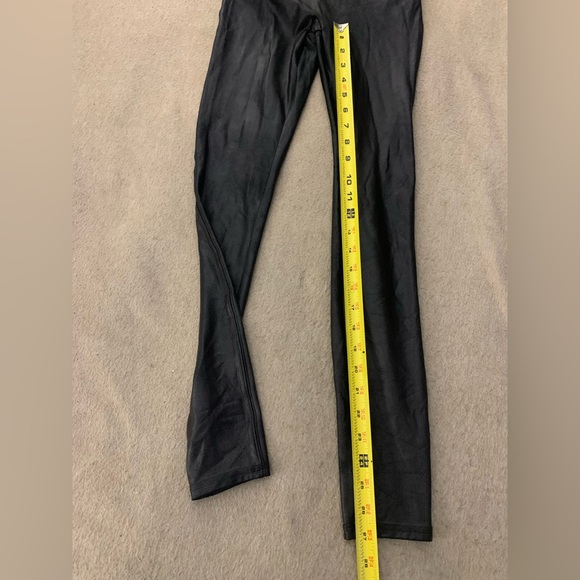 Spanx Womens Faux Leather Leggings Size Medium Black Shimmery Shiny Stretch - Picture 9 of 9